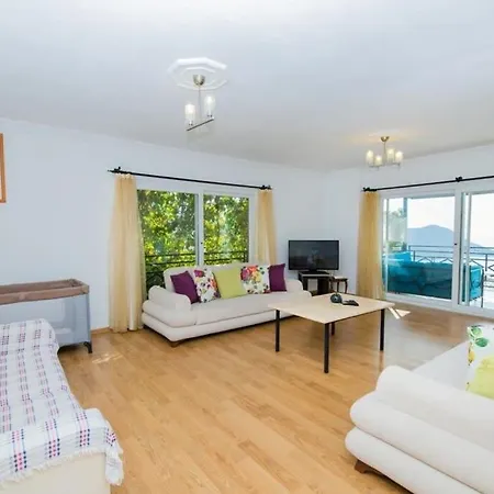 Madiha - Lovely Views Of And The Bay Holiday home